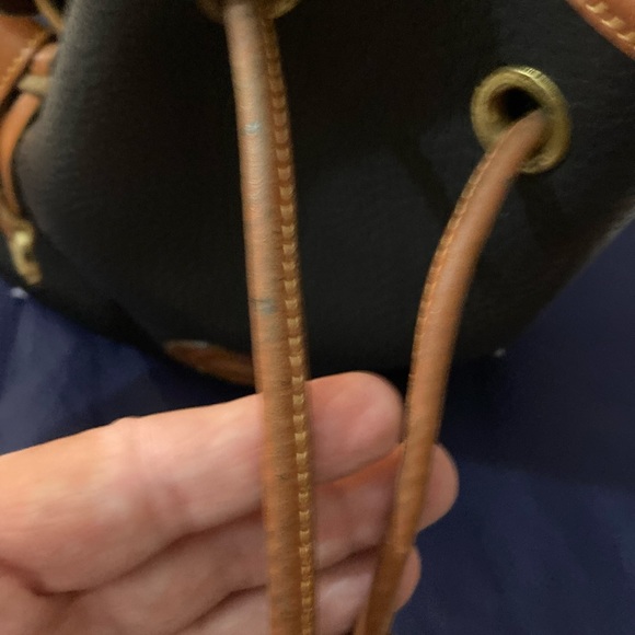 Dooney & Bourke Vintage Leather Bucket Bag (doesn’t include dust bag) - Picture 13 of 16